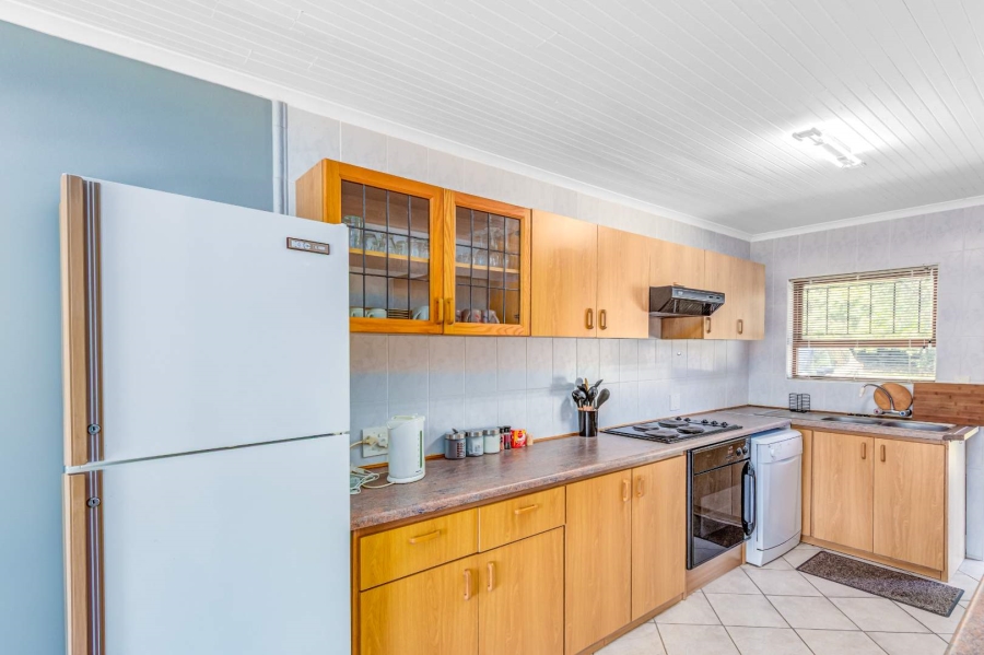 To Let 4 Bedroom Property for Rent in Brenton On Lake Western Cape